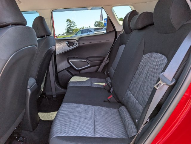 Used 2025 Kia Soul LX FWD image 29