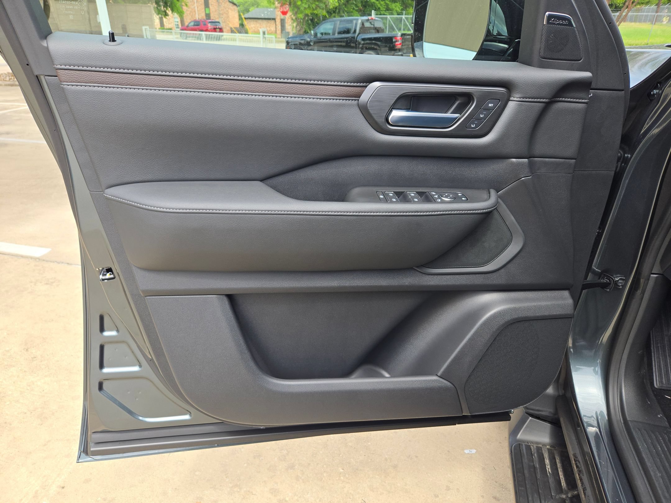 New 2026 Nissan Armada SL w/ Captain's Chari Seat Package AWD/4WD image 11