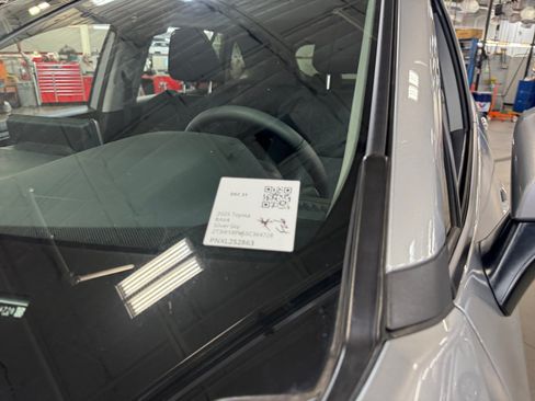 Certified 2025 Toyota RAV4 XLE w/ Convenience Package FWD image 22