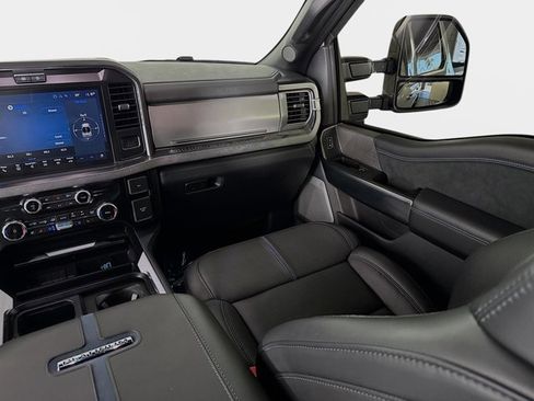 Used 2025 Ford F250 Platinum w/ FX4 Off-Road Package image 26