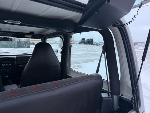 Used 2000 Jeep Wrangler Sport image 24