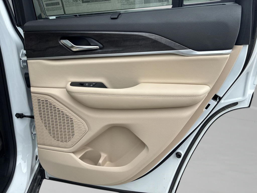 New 2025 Jeep Grand Cherokee Limited RWD image 31