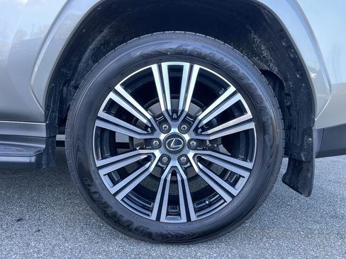 Used 2024 Lexus LX 600 4WD w/ Luxury Package image 10