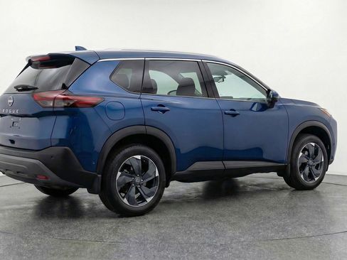 Used 2025 Nissan Rogue SV AWD/4WD image 9
