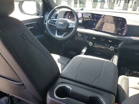 New 2026 Chevrolet Suburban LT image 13