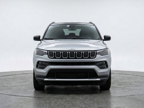 Used 2025 Jeep Compass Limited AWD/4WD image 2