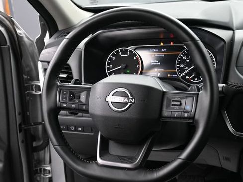 Used 2025 Nissan Rogue SV FWD image 14