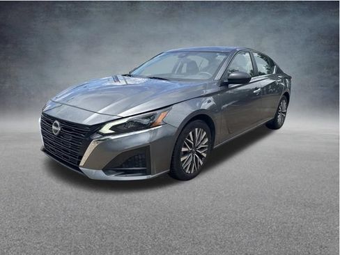 Used 2025 Nissan Altima 2.5 SV FWD image 3
