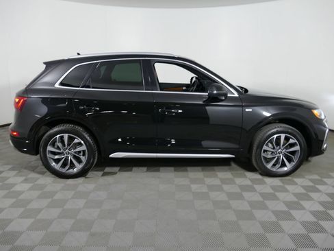 Used 2023 Audi Q5 2.0T Premium w/ Convenience Package AWD/4WD image 2