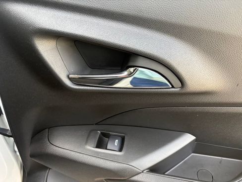Used 2025 Chevrolet Trax LS FWD image 32