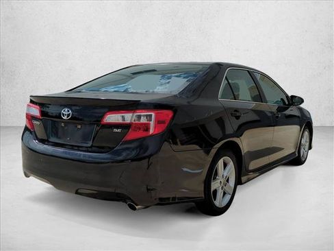 Used 2014 Toyota Camry SE FWD image 5