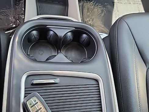 Used 2024 Chrysler Pacifica Touring-L FWD image 18