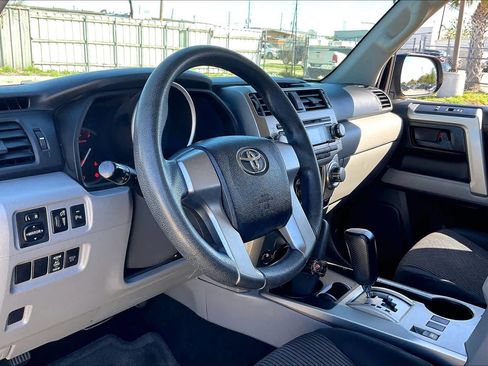 Used 2010 Toyota 4Runner Limited image 17