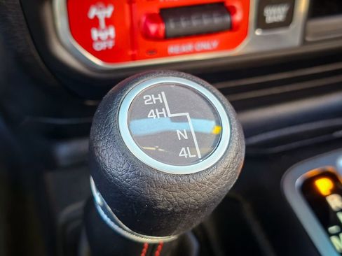 Used 2018 Jeep Wrangler Unlimited Rubicon w/ LED Lighting Group image 24