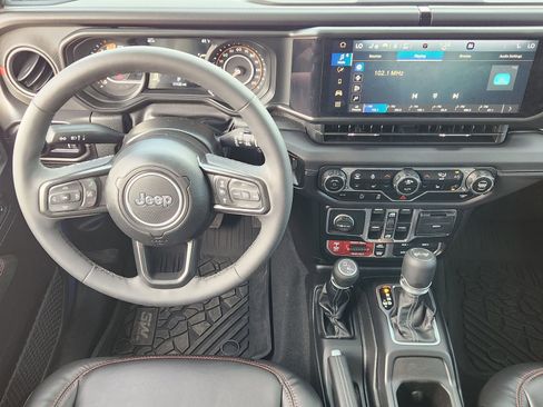 Used 2025 Jeep Wrangler Unlimited Rubicon image 33