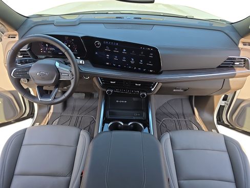 Used 2025 Chevrolet Suburban Z71 w/ Comfort Package image 9