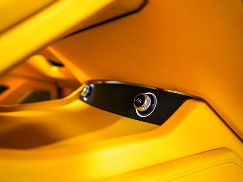 Used 2021 Lamborghini Urus AWD/4WD image 21