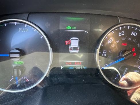 Used 2020 Toyota RAV4 LE w/ Carpet Mat Package AWD/4WD image 11