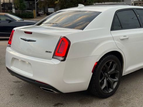 Used 2022 Chrysler 300 Touring w/ Sport Appearance Package image 26