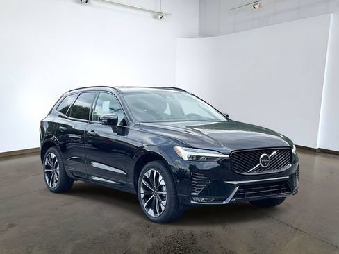 Used 2026 Volvo XC60 B5 Plus w/ Protection Package Premier AWD/4WD image 3