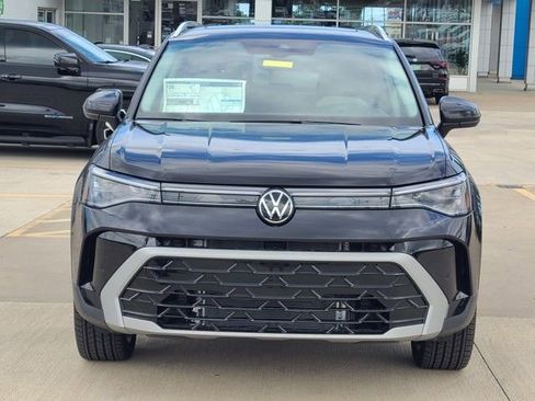 New 2025 Volkswagen Taos SEL image 9