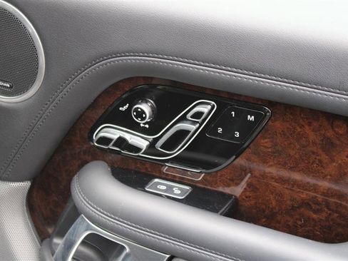 Used 2020 Land Rover Range Rover HSE image 18