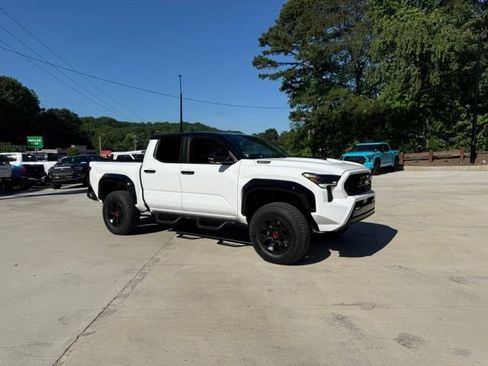 Used 2025 Toyota Tacoma TRD Pro AWD/4WD image 2