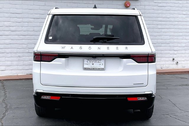 Certified 2024 Jeep Wagoneer Series III AWD/4WD image 3