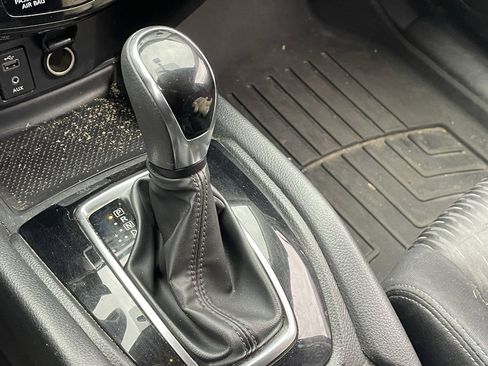 Used 2017 Nissan Rogue S image 17