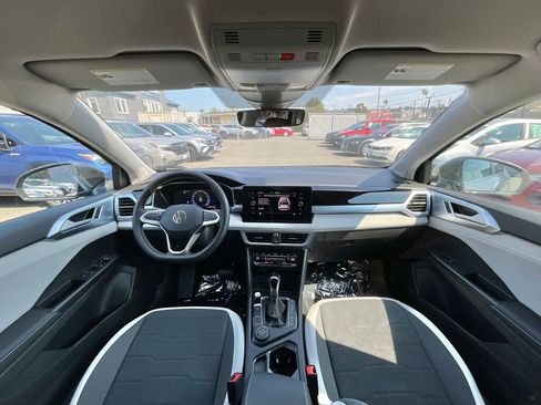 New 2025 Volkswagen Taos SE image 14