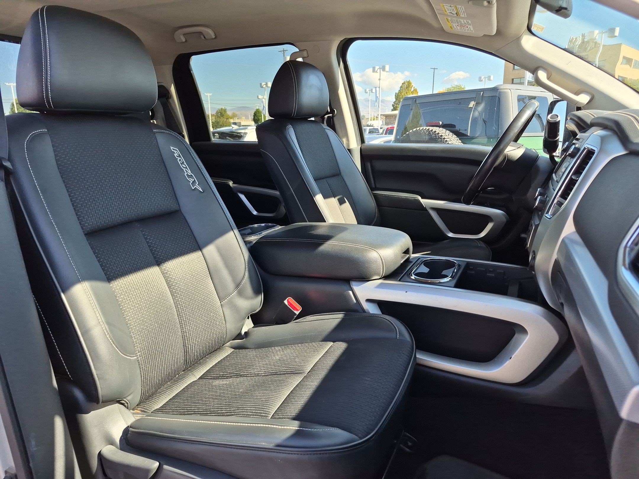 Used 2017 Nissan Titan PRO-4X AWD/4WD image 33