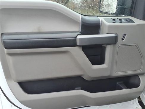 Used 2018 Ford F150 XLT w/ Trailer Tow Package image 12