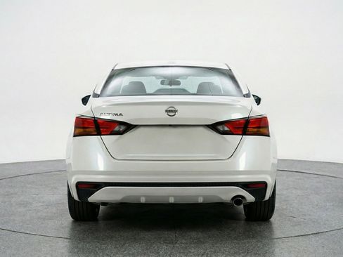 Used 2025 Nissan Altima 2.5 SV FWD image 7