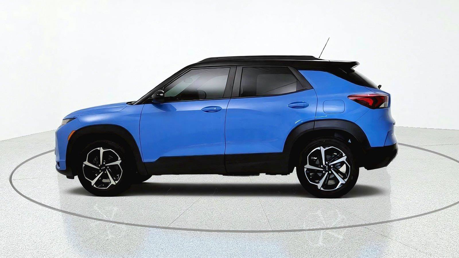 Used 2023 Chevrolet TrailBlazer RS w/ Sun and Liftgate Package FWD image 4