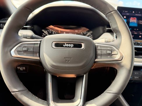 Used 2025 Jeep Compass Limited AWD/4WD image 13