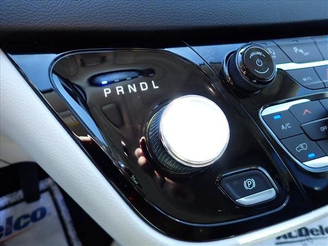 Used 2024 Chrysler Pacifica Touring-L FWD image 23