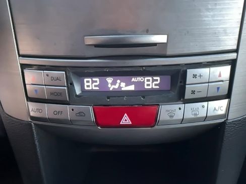 Used 2010 Subaru Outback 2.5i Limited w/ Popular Equipment Group 1B image 11