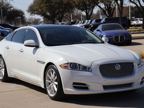 Used 2014 Jaguar XJ image 3