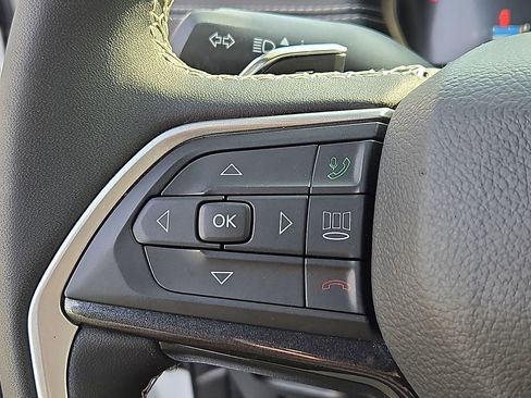 Used 2023 Jeep Grand Cherokee Laredo image 20