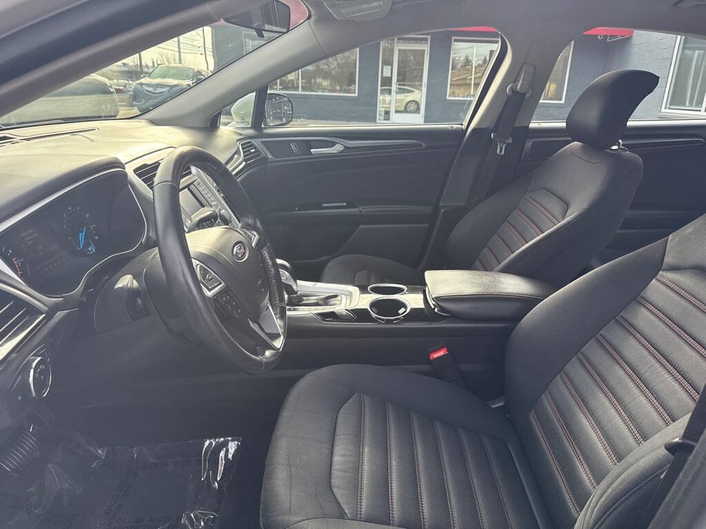 Used 2013 Ford Fusion SE FWD image 13