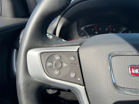 Used 2024 GMC Terrain SLT image 17