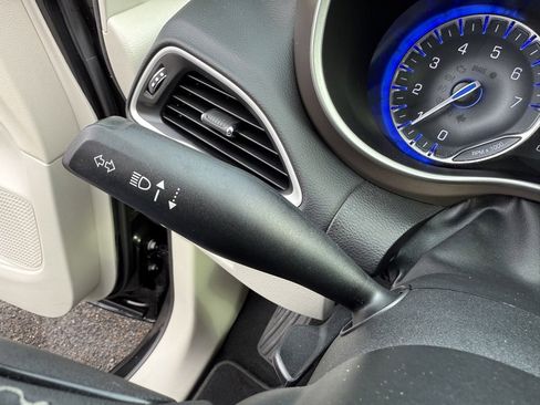 Used 2023 Chrysler Voyager LX image 31