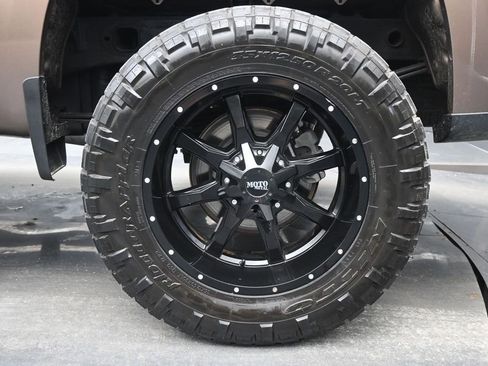 Used 2019 Chevrolet Silverado 1500 Custom w/ Custom Value Package RWD image 12