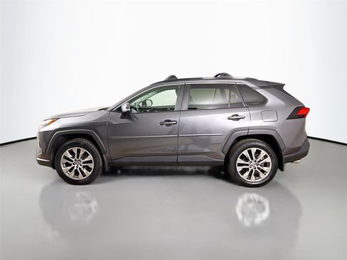 Used 2023 Toyota RAV4 XLE Premium image 4