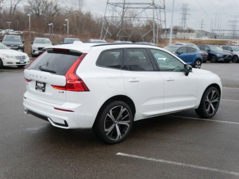 Certified 2023 Volvo XC60 B6 Ultimate w/ Climate Package image 7