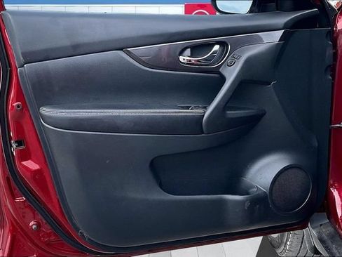 Used 2019 Nissan Rogue SV FWD image 18
