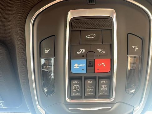 New 2026 Jeep Grand Cherokee L Limited w/ Limited Altitude Package AWD/4WD image 19