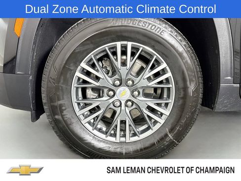 Used 2025 Chevrolet Traverse LT FWD image 31