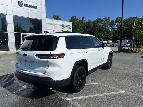 Used 2023 Jeep Grand Cherokee L Altitude AWD/4WD image 3