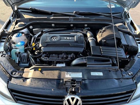 Used 2014 Volkswagen Jetta SE FWD image 25
